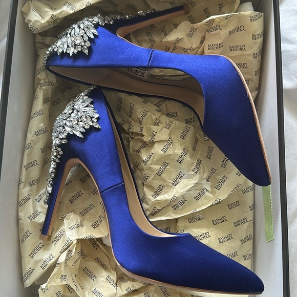 BADGLEY MISCHKA GORGEOUS Navy Heels - Picture 4 of 7